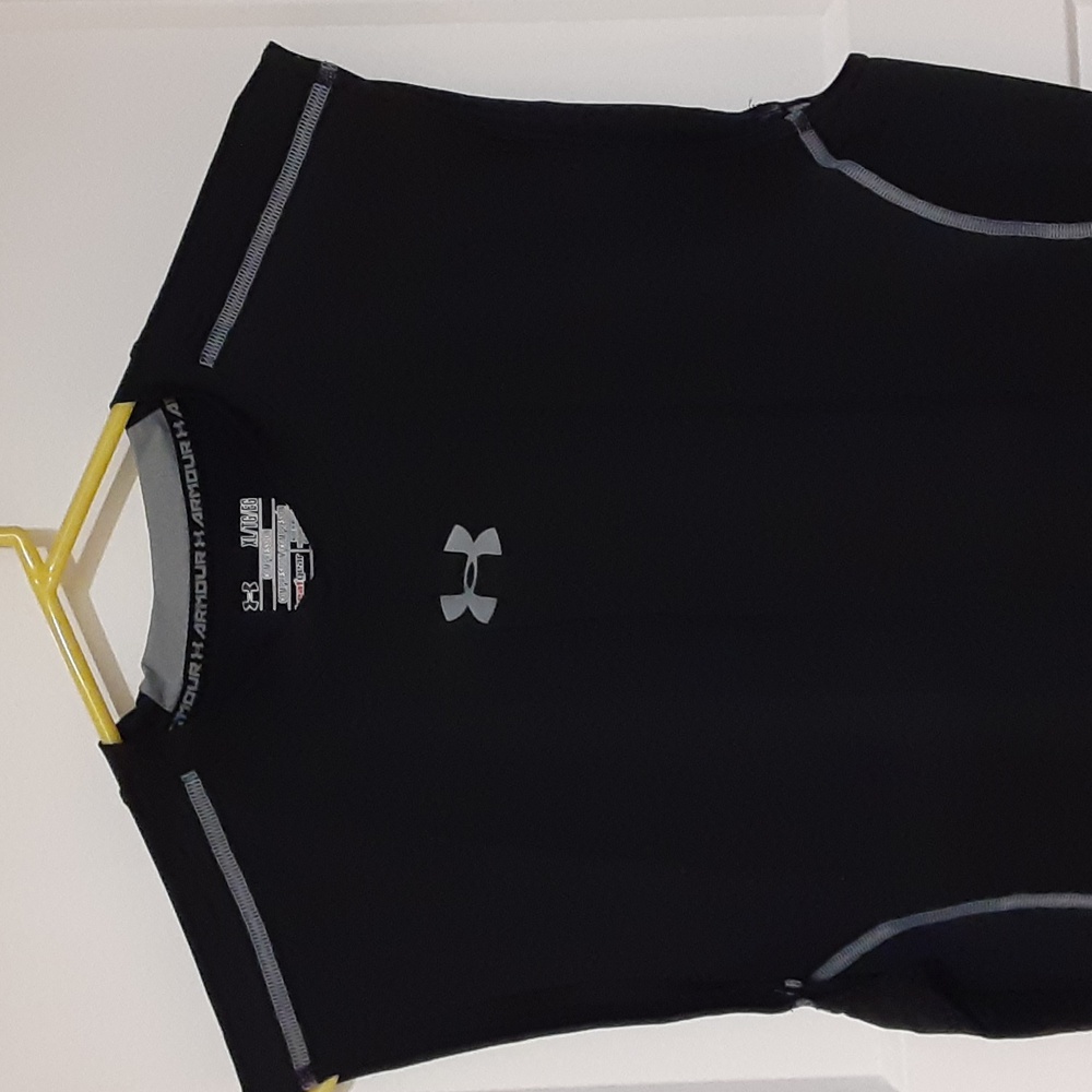 Under Armor Sleeveless T-shirt.  Size XL.  Black